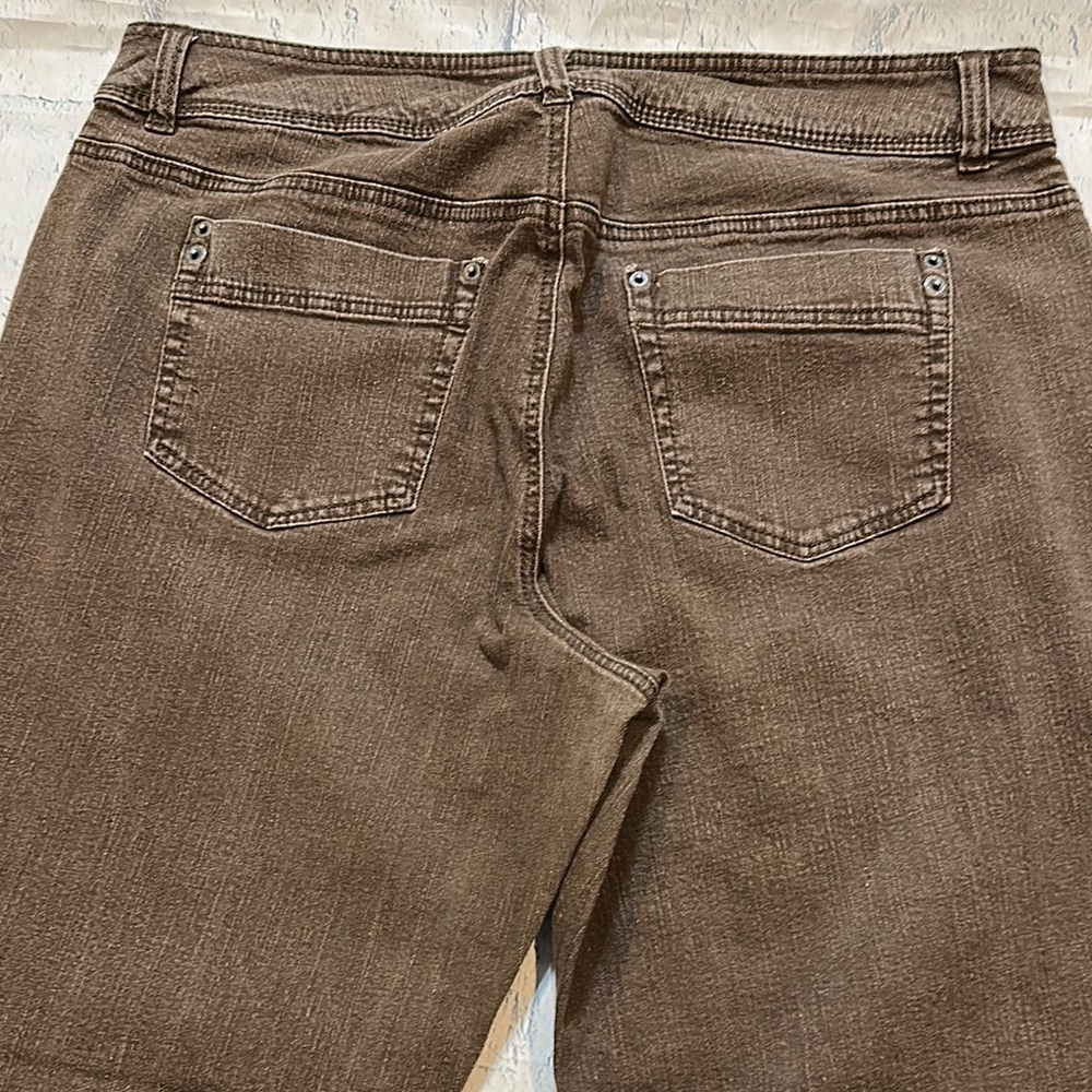 Women's Avenue Washed Brown Jeans - Picture 8 of 9